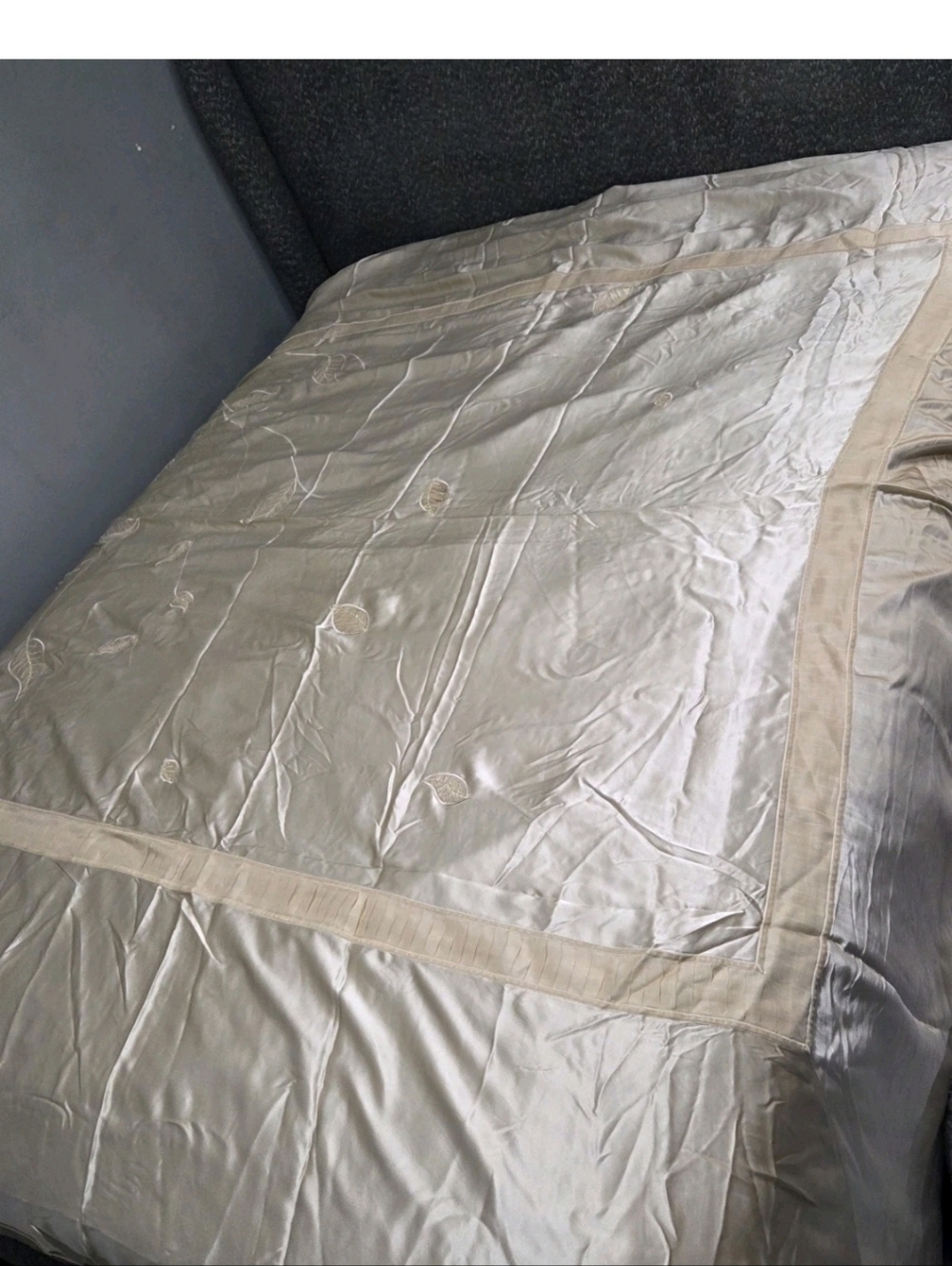 Kumi Kookoon Silk Leaves Embellishments Duvet Cover Beige/gold Queen 92x102 - Picture 2 of 15
